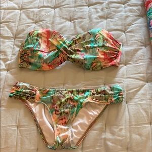 Victoria’s Secret bikini 32Dd and xs